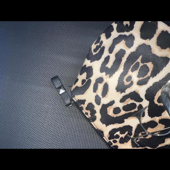 Victoria Secret Leopard Cosmetic Pouch - Picture 4 of 4